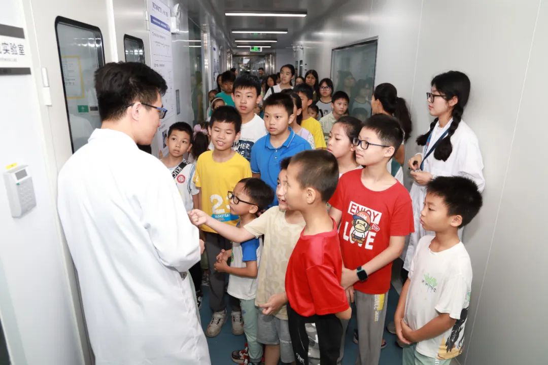 轉(zhuǎn)載||錨定“攀高計(jì)劃”目標(biāo)，風(fēng)華正茂啟新程——呂永鐘帶隊(duì)到風(fēng)華高科調(diào)研