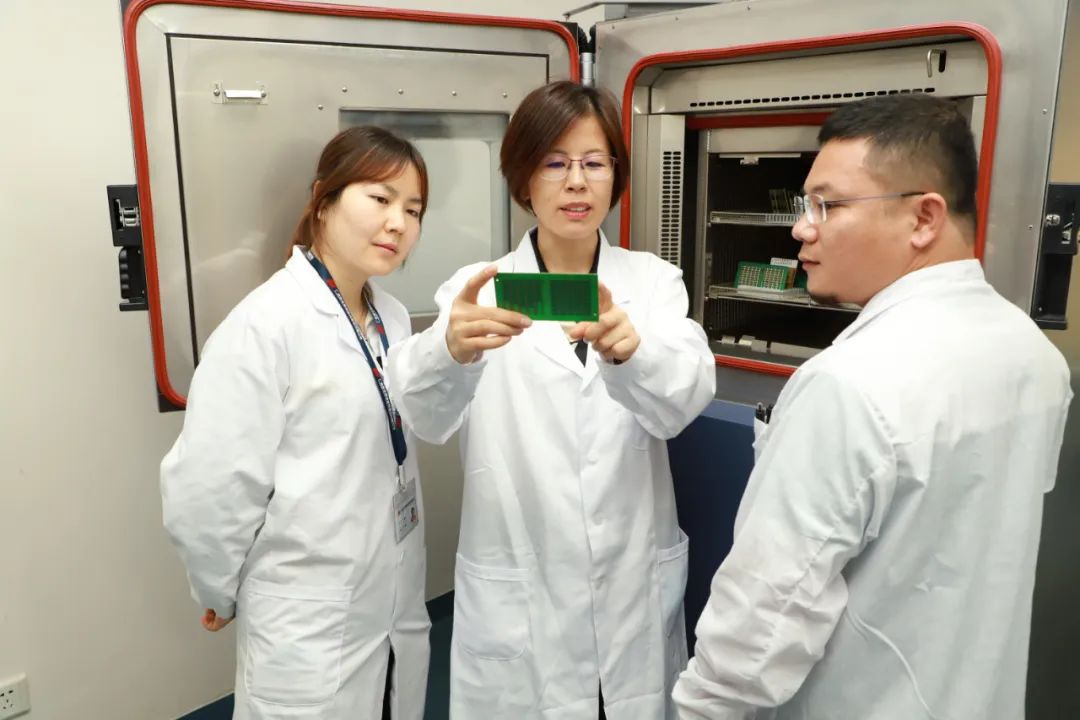 風(fēng)華高科冠華分公司測(cè)試車(chē)間檢測(cè)組：硬核團(tuán)隊(duì)，用匠心吹響“全國(guó)工人先鋒號(hào)角”