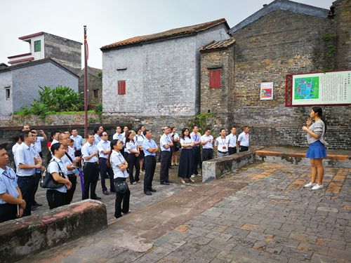 風(fēng)華紀(jì)委組織公司中層及以上管理干部參觀高要家訓(xùn)廉政教育基地
