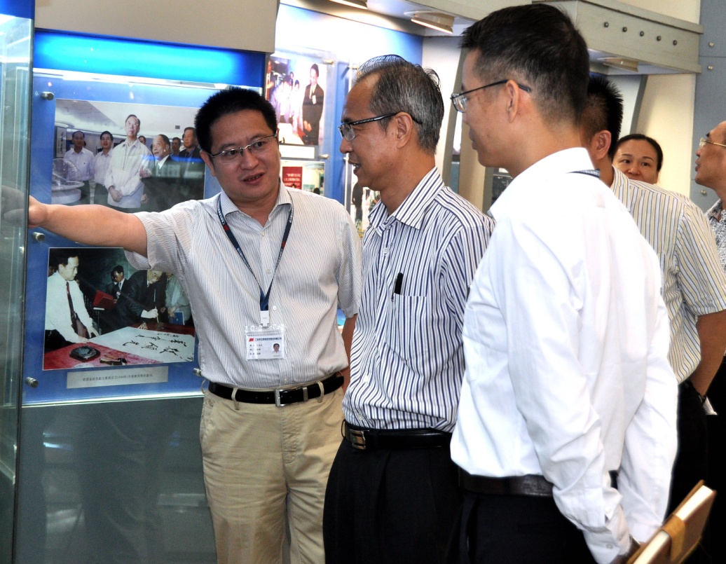 肇慶海關何耀明關長一行到風華高科調(diào)研