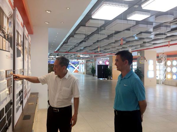 公司董事長王廣軍赴佛山照明、國星光電交流