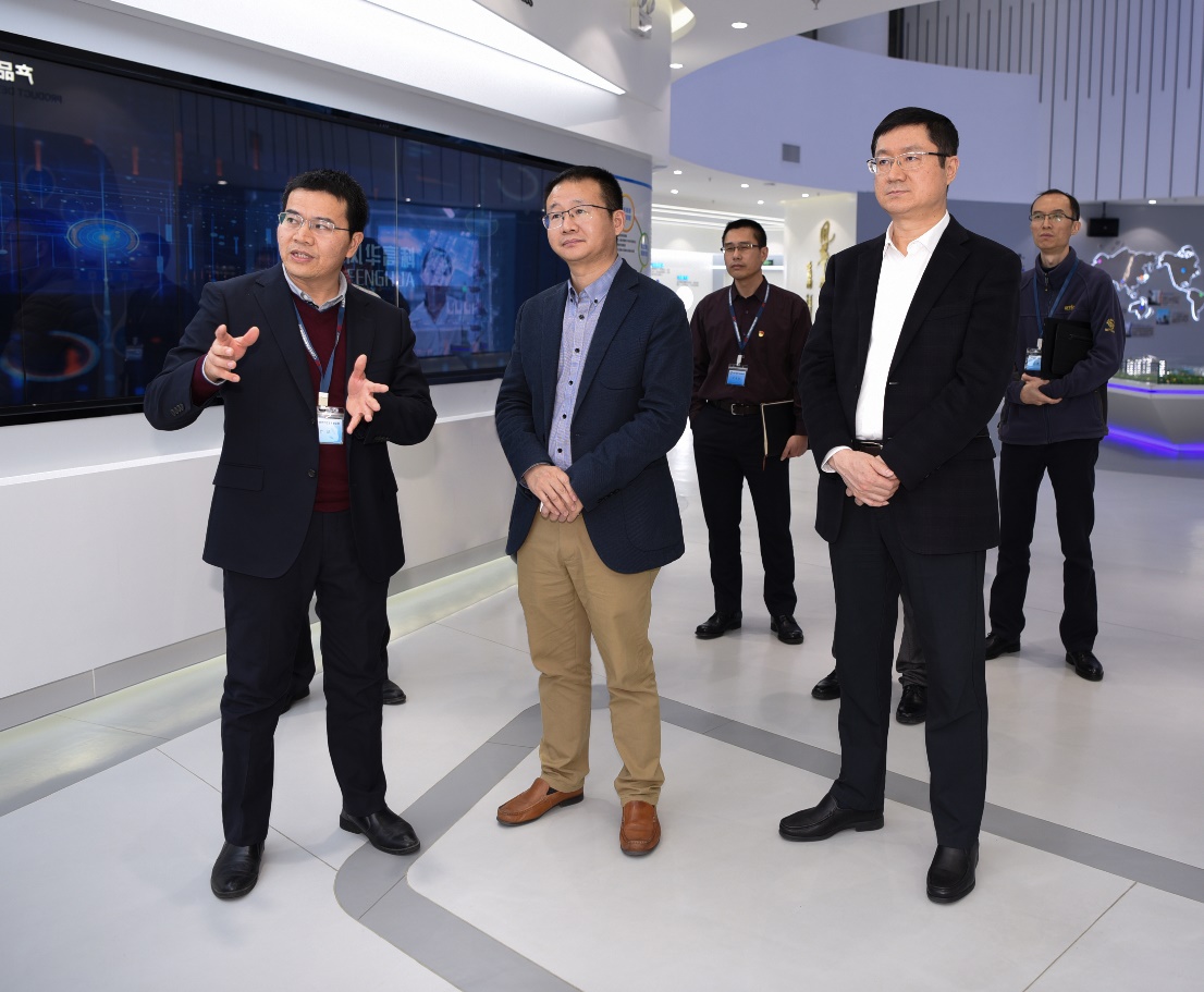 省工信廳總工程師董業(yè)民到風華高科調研